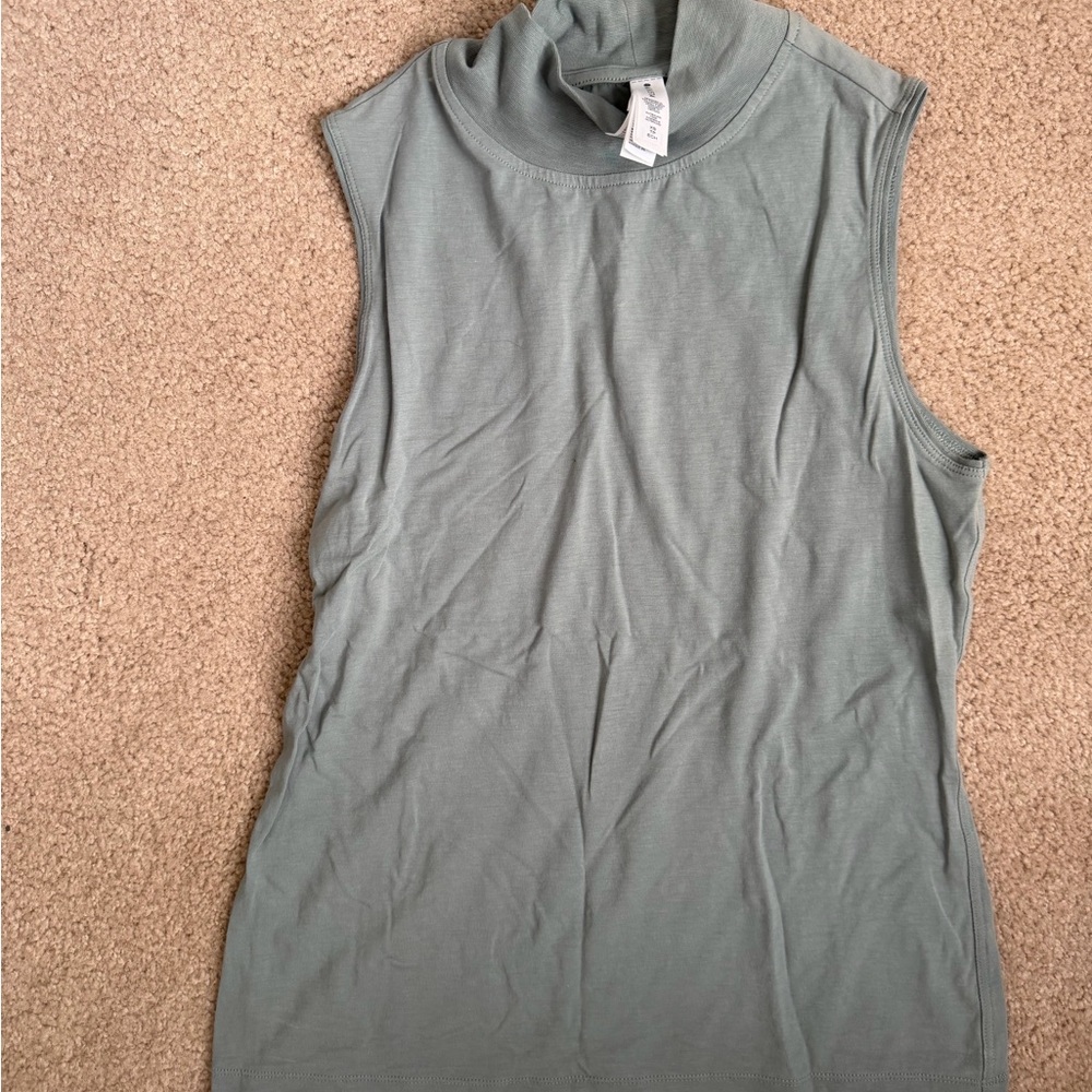 Athleta Sleeveless Gray / green mock turtle neck tank
